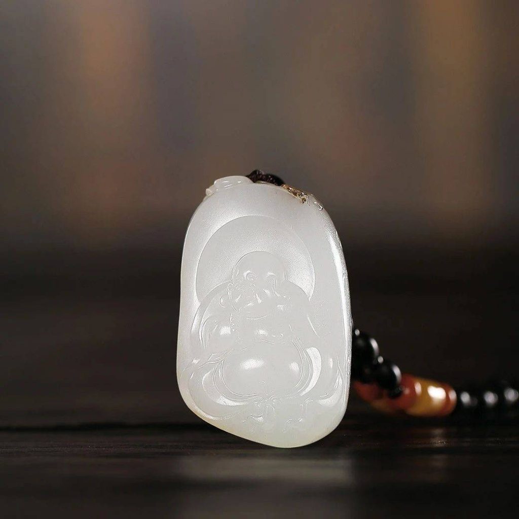 以玉養心，以佛養性，無憂喜樂，是為彌勒